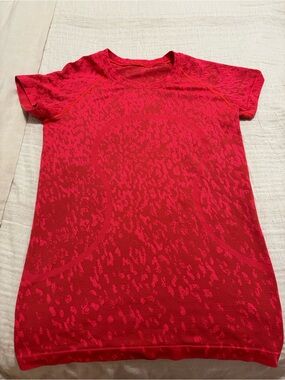 Women's Lululemon Swiftly Tech Tee-size 8